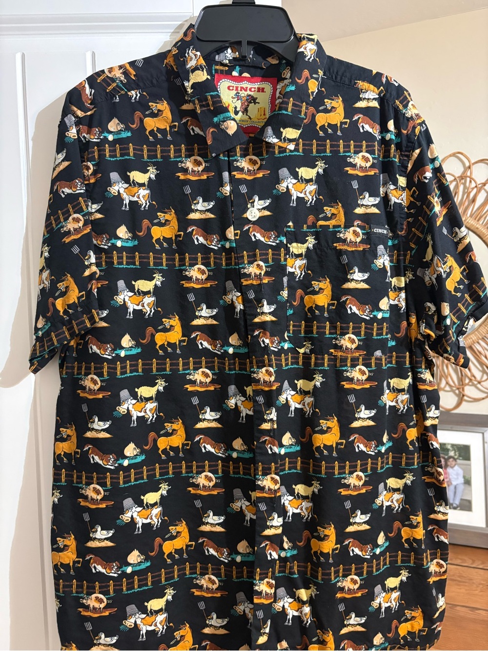 Cinch Men's Black Short-Sleeve Western Horse Print Button-Up Shirt